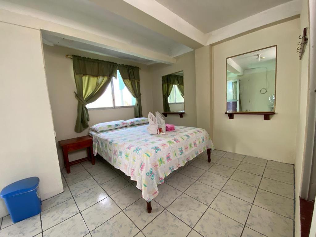 Historico Hostal Elizabeth Puerto Ayora  Luaran gambar