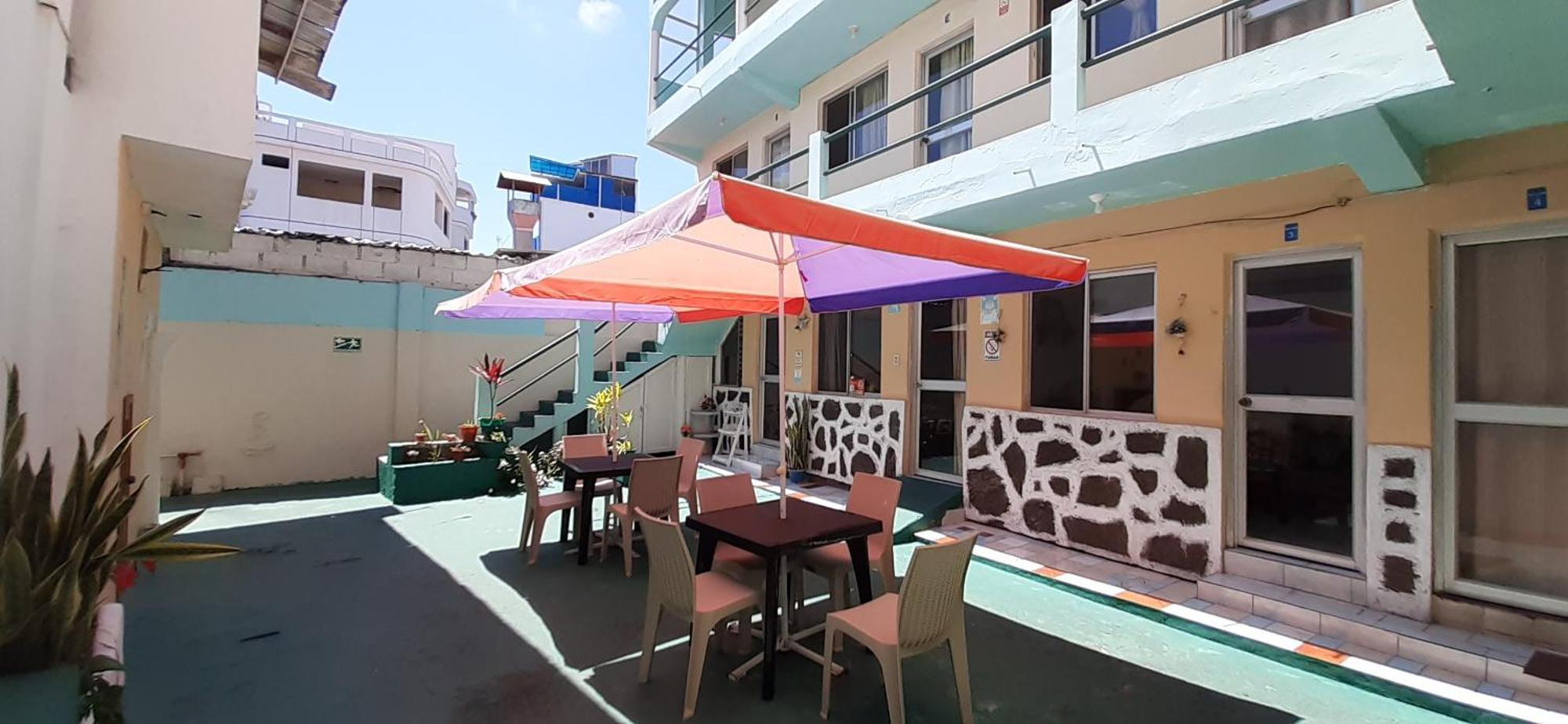 Historico Hostal Elizabeth Puerto Ayora  Luaran gambar